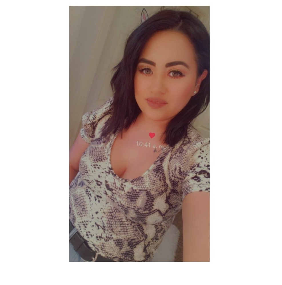 Meet your Posher, Deyanira